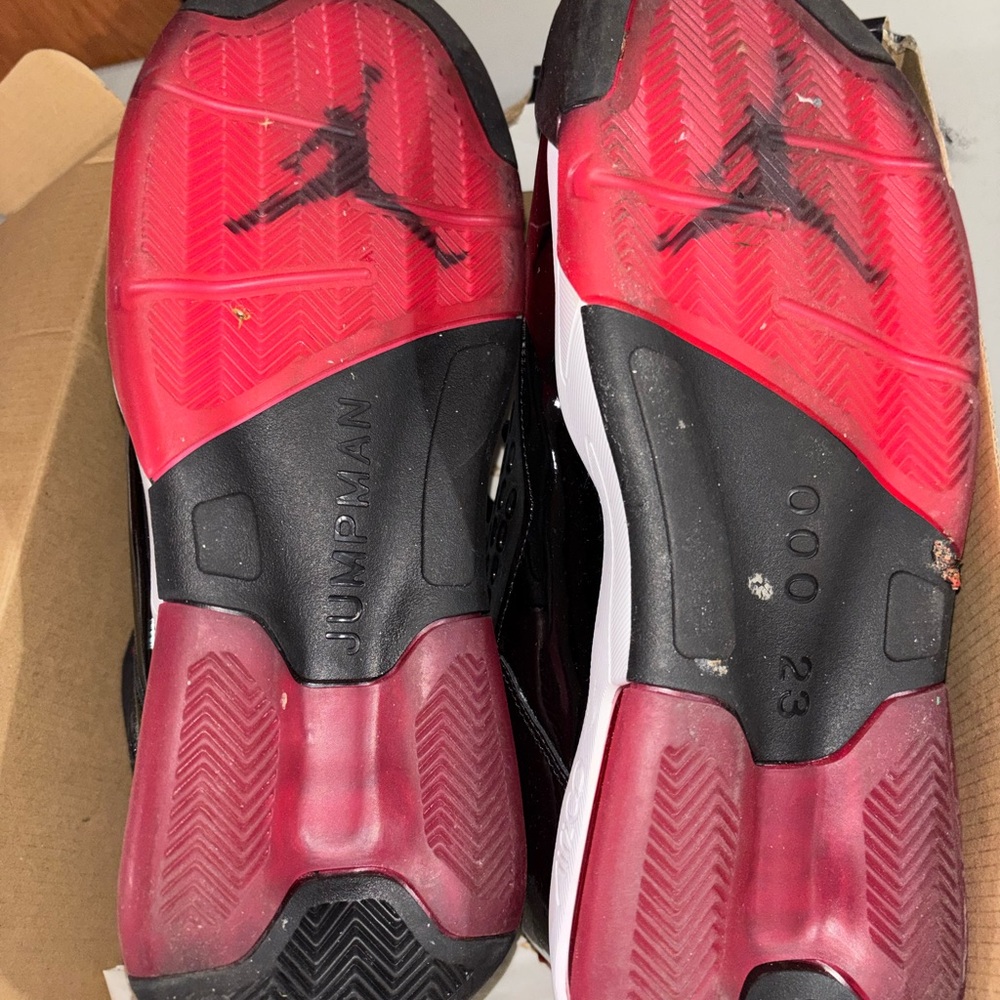 Jordan Athletic Shoes Black and Red - Picture 5 of 8